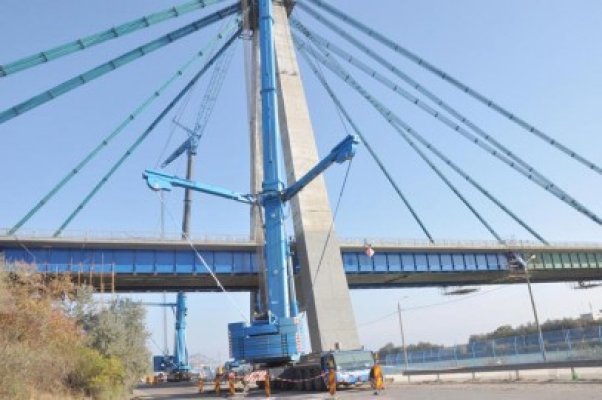 Podul Agigea va fi gata la sfântu'-aşteaptă: Nu s-a finalizat nici măcar proiectul de înlocuire a hobanelor